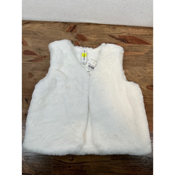 Epic Threads Other - Epic Threads Girls White Faux Fur Vest Size 2T NWT